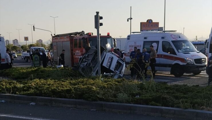 Kayseri’de otomobil ile hafif ticari aracın çarpıştığı kazada 4 kişi yaralandı