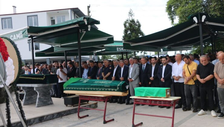 Keşap’taki trafik kazasında ölen 3 kişi Of’ta toprağa verildi