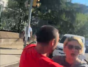 Kırmızı Işıkta Tartışma Kavgaya Dönüştü: Kask Kamerasına Yansıdı