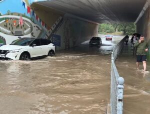 Kocaeli’de sağanak alt geçidi suyla doldurdu