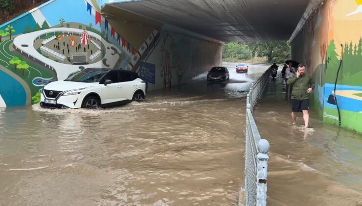 Kocaeli’de sağanak alt geçidi suyla doldurdu