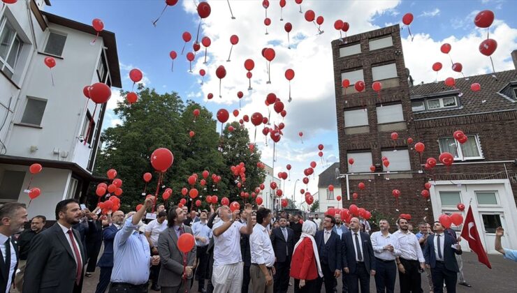 Köln’de 15 Temmuz anması: Şehit balonları gökyüzünde