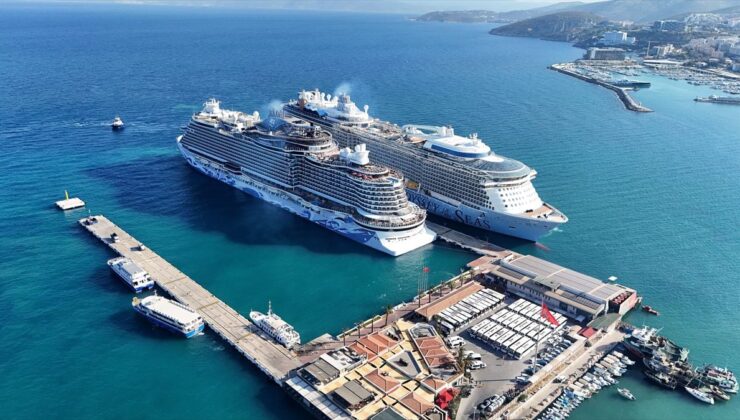 Kuşadası’na 2 kruvaziyerle 9 bin 150 turist geldi