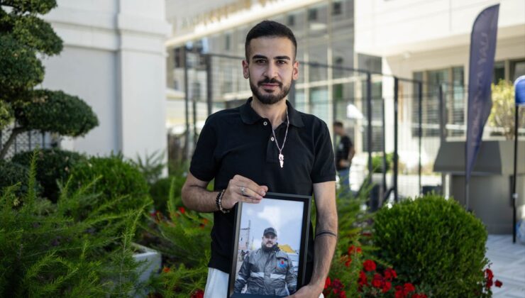 Lübnanlı genç, mezuniyet törenine İsrail’in saldırısında ölen ağabeyinin fotoğrafıyla katıldı