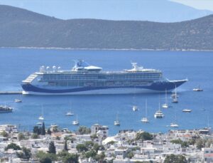 “Marella Discovery” isimli kruvaziyer 1819 yolcusuyla Bodrum’a geldi