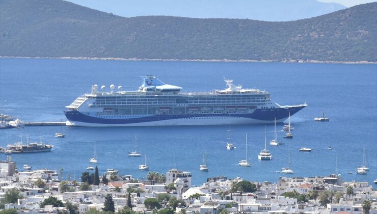 “Marella Discovery” isimli kruvaziyer 1819 yolcusuyla Bodrum’a geldi
