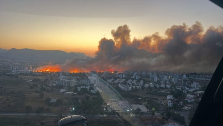 Mersin’de yerleşim yeri yakınında çıkan yangın, büyümeden kontrol alltına alındı