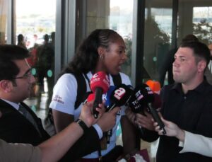 Milli Kadın Voleybol Takımı, VNL Şampiyonu Olarak Türkiye’ye Döndü: ‘Güzel Günler Bizi Bekliyor’