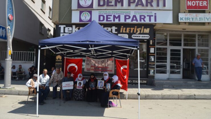 Muşlu aileler DEM Parti binası önündeki eylemlerine devam etti