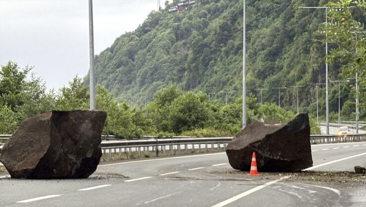 Rize’de sağanak kaya düşürdü, yol kapandı