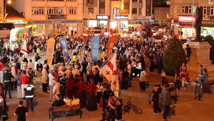 Samsun’da 36. Uluslararası Halk Oyunları Festivali kapsamında ilçe gösterisi yapıldı