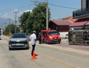 Seydikemer’de İki Otomobil Çarpıştı, Kaza Kamerada