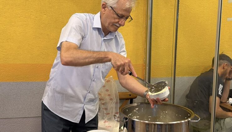 Sigarayı bırakana arkadaşından 100 kişilik pilav sürprizi