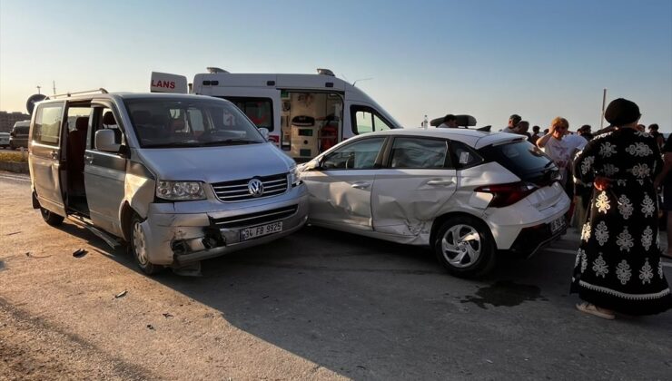 Sinop’ta minibüs-otomobil çarpıştı: 4 yaralı