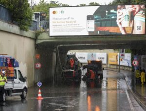 Şişli’de sağanak nedeniyle alt geçidi su bastı