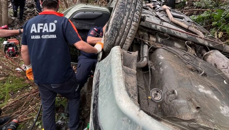 Sivas’ta devrilen otomobildeki 1 çocuk öldü, 4 kişi yaralandı