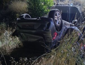Sivas’ta devrilen otomobildeki 4 kişi yaralandı