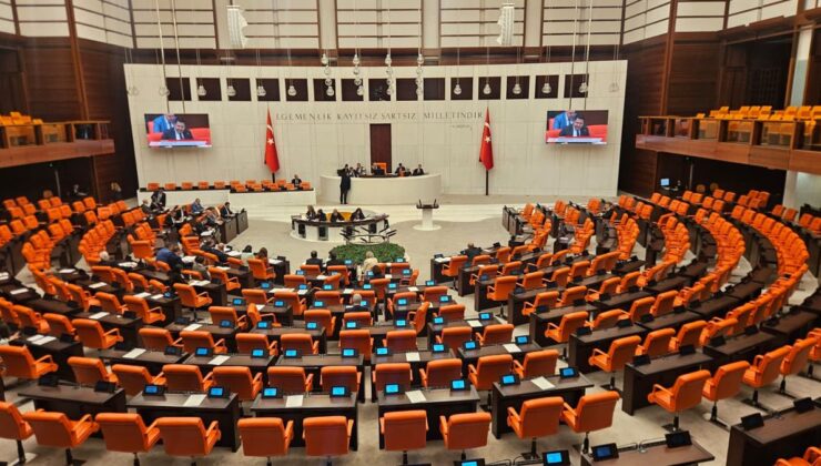TBMM Genel Kurulu’nda üniversiteyle ilişiği kesilenlere dönüş hakkı sağlayan “öğrenci affı” maddesi kabul edildi