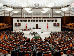 TBMM’de Yeni Parti ile 7’li Denklem: Sandalye Dağılımı ve Meclis Düzeni Değişiyor