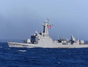 Türk savaş gemileri, KKTC’nin Girne Turizm Limanı’nda halkın ziyaretine açıldı
