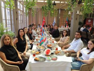 Uluslararası Demokratlar Birliği, Azerbaycanlı gazetecileri kahvaltıda buluşturdu
