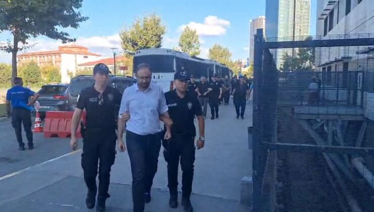 Üsküdar Belediyesi’ne operasyonda gözaltına alınanlar sağlık kontrolüne getirildi / Ek bilgi
