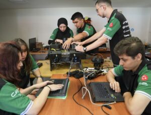 YTÜ Öğrencilerinden Yerli ve Yapay Zeka Destekli Su Altı Aracı: Velaryon 2.0 Dünya Üçüncüsü Oldu