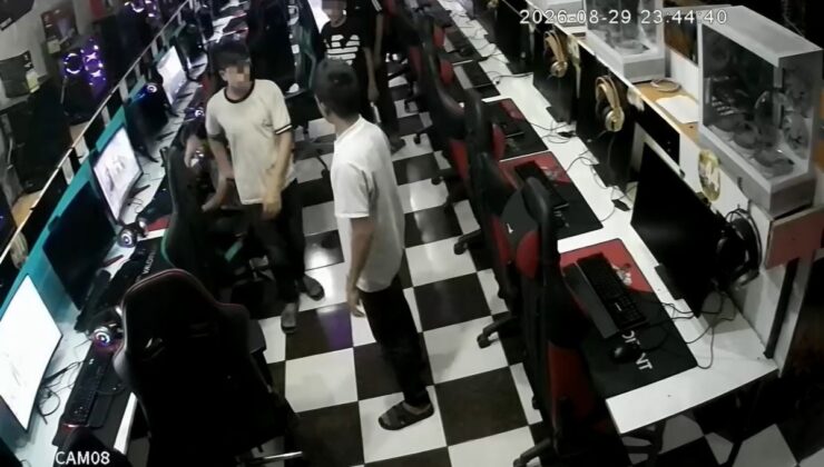 Adana’da İnternet Kafede Çocuklar Arasındaki Kavga Kanlı Bitti: Bıçaklı Saldırı Kamerada