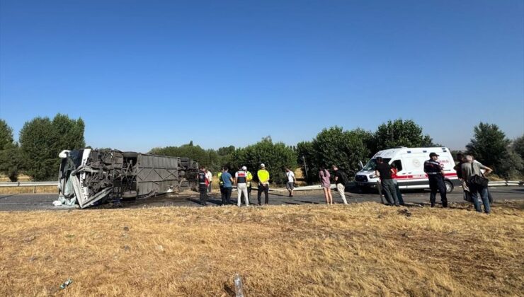 Afyonkarahisar’da Otobüs Devrildi: 22 Yaralı
