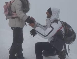 Ağrı Dağı Zirvesinde Çifte Evlilik Teklifi