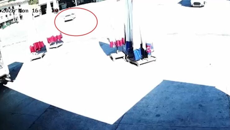 Amasya’da El Freni Çekilmeyen Otomobil Kamyonete Çarptı