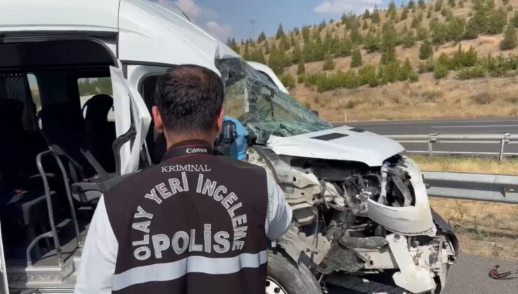 Ankara’da Minibüs TIR’a Çarptı: 7 Yaralı