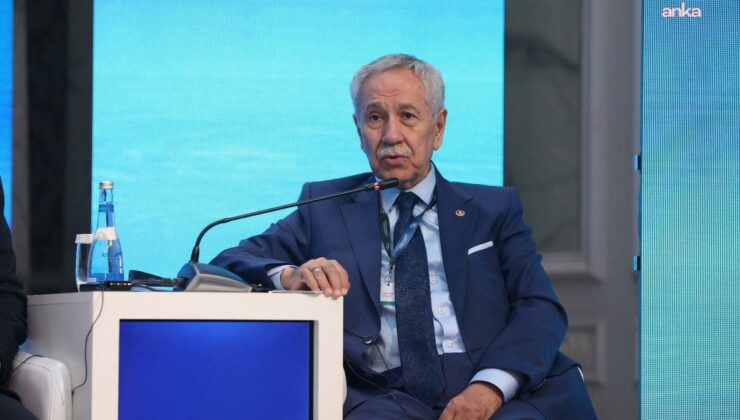 Arınç’tan Davutoğlu’na: “Bizim çizgimizde iki hoca vardır: Erbakan Hocamızdan sonra ikinci olarak da siz anılıyorsunuz”