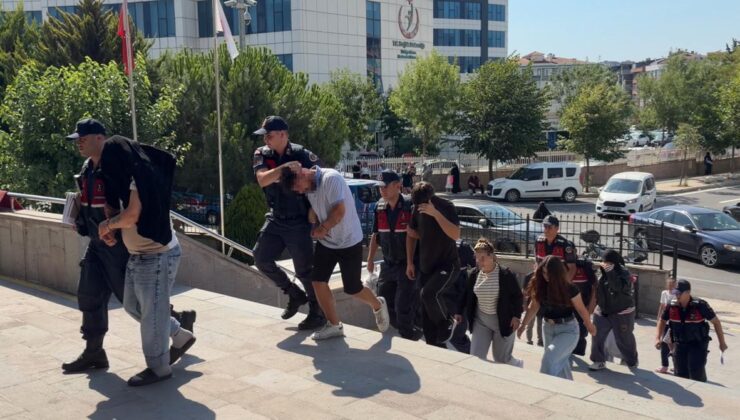 Arkadaşının eşiyle ilişki iddiası: Kadın kıyafeti giydirip ormanda özür diletmişler