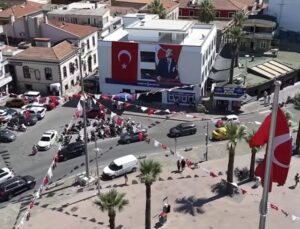 Ayvalık 30 Ağustos Zafer Bayramı’nda Kırmızı Beyaza Büründü
