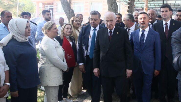 Bahçeli, Ahlat’ta vatandaşlarla buluştu
