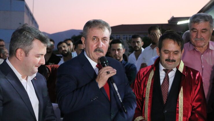 BBP Lideri Destici, Eskişehir’de Düğünde Nikah Şahitliği Yaptı