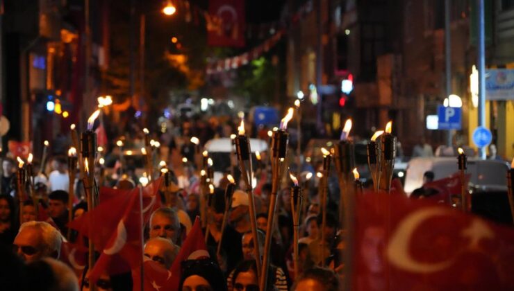 Bilecik’te Zafer Bayramı Fener Alayı Coşkusu