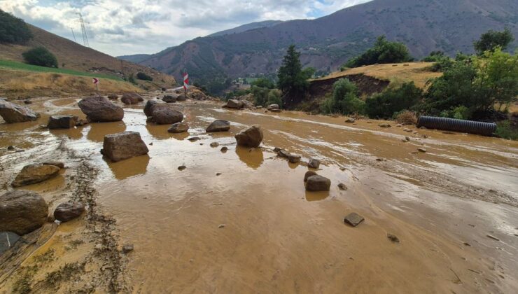 Bingöl’de Heyelan: Yedisu-Karlıova Yolu Ulaşıma Kapandı