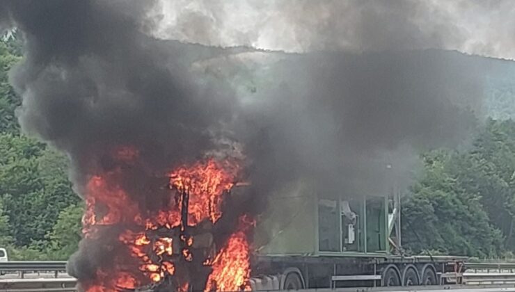 Bolu’da TIR Yangını: Araç Kullanılamaz Hale Geldi