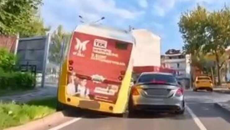 Bursa’da Büyükşehir Belediyesi Minibüsü Elektrik Direğine Çarptı: Kaza Anı Kask Kamerasında