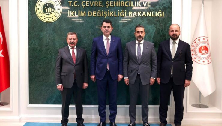CHP’li belediye başkanı, AK Partili yöneticilerle Bakan Kurum’u ziyaret etti