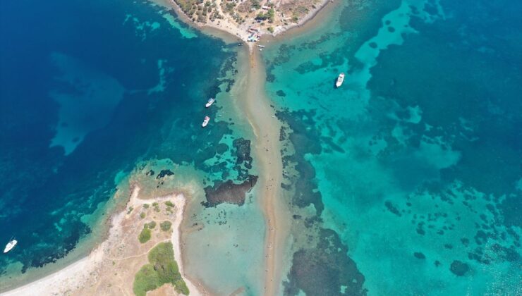 Cunda ile Maden Adası arasında denizde yürüyüş keyfi