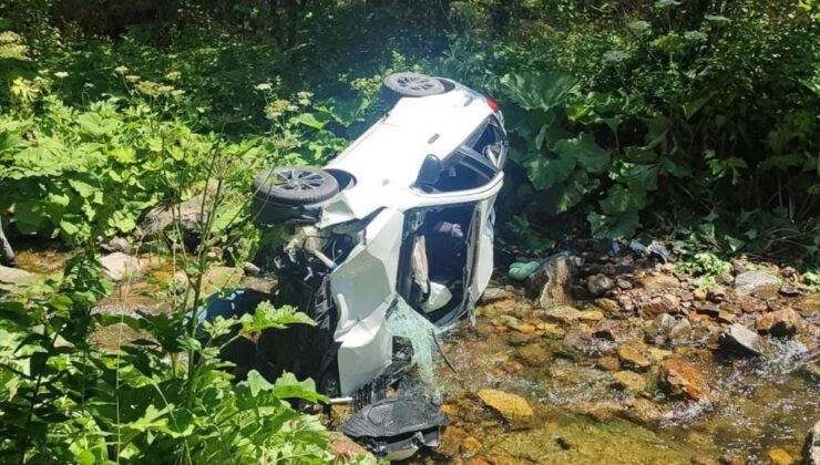 Dereli’de otomobil dereye devrildi: 6 yaralı
