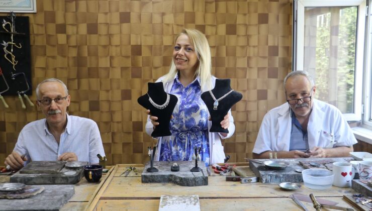 Diyarbakır’ın Kişniş Takısı Geleneksel Yöntemlerle Yaşatılıyor