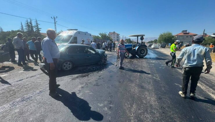 Doğanşehir’de otomobil-traktör çarpıştı: 3 yaralı