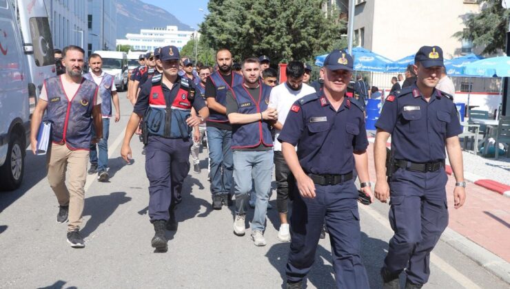 Dolandırıcılar 4 milyon liralık altını, ‘Günlük dolgun ücretli iş’ ilanıyla buldukları kuryeye aldırmış
