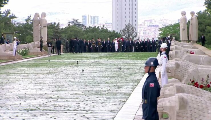 Erdoğan ve Devlet Erkanı 30 Ağustos’ta Anıtkabir’i Ziyaret Etti