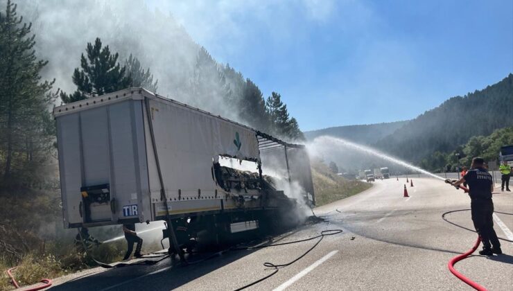 Gerede’de şeker yüklü tır yangını kontrol altına alındı