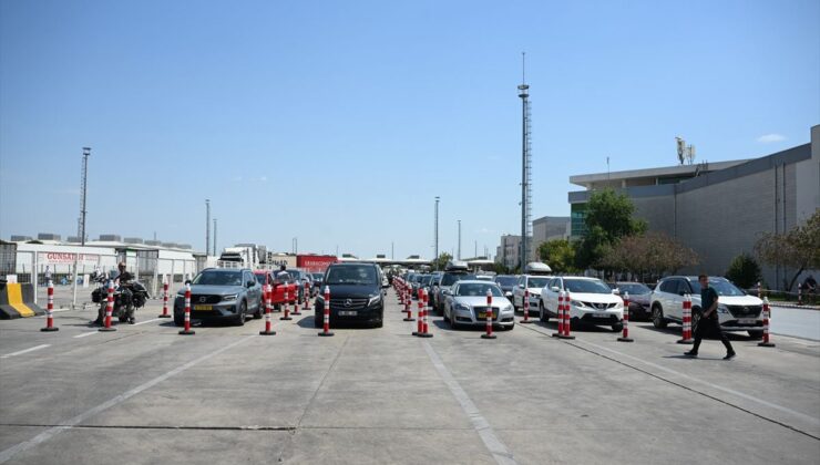 Gurbetçilerin Dönüş Yoğunluğu Sınır Kapılarında